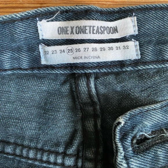 One Teaspoon Black Dark Denim Jean Shorts Distressed Size 25 - Picture 4 of 5